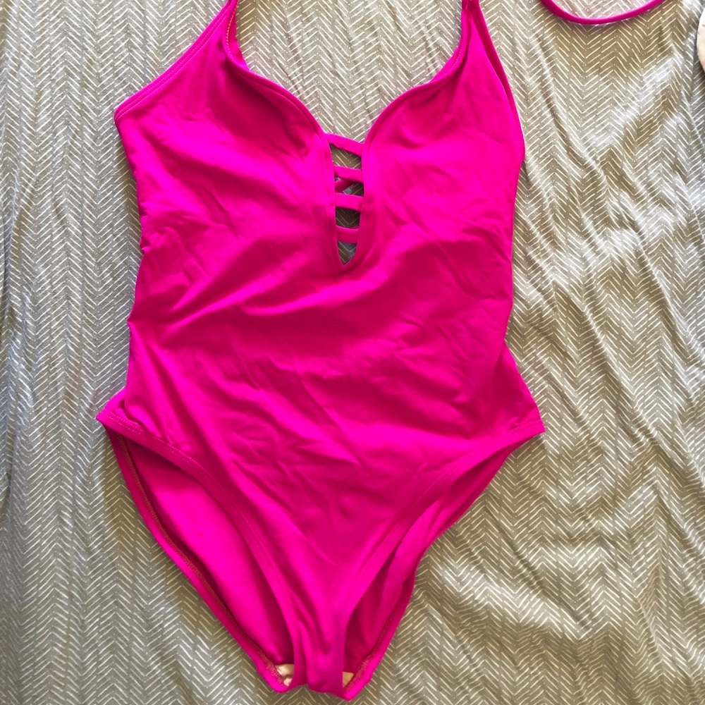 One piece fuchsia La Blanca bathing suit! Size 10